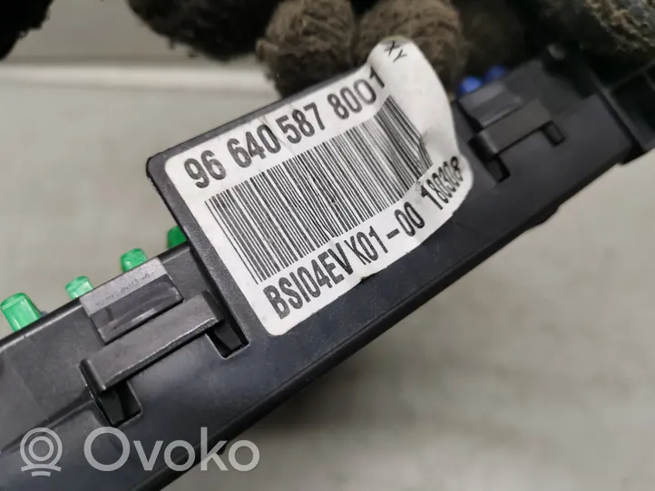 Citroen C4 I Picasso Module de fusibles 9664058780