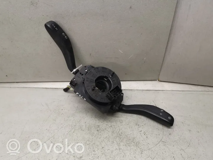 Volkswagen Polo IV 9N3 Leva/interruttore dell’indicatore di direzione e tergicristallo 6Q0953503CE