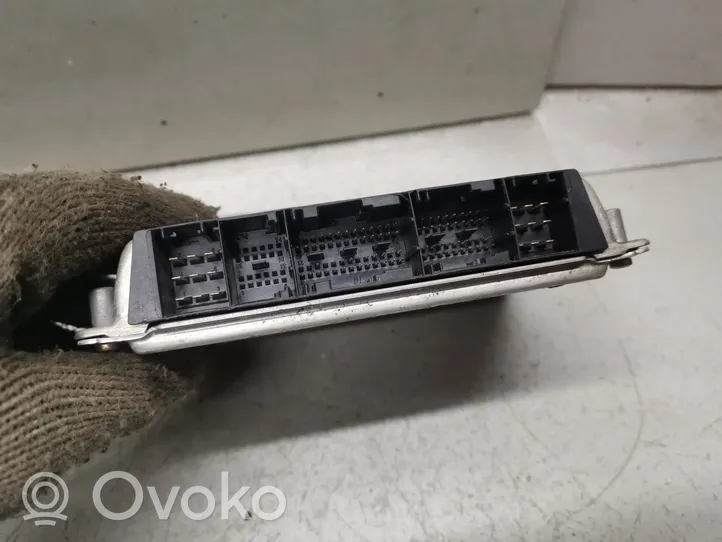 Toyota Yaris Verso Sterownik / Moduł ECU 0281010768