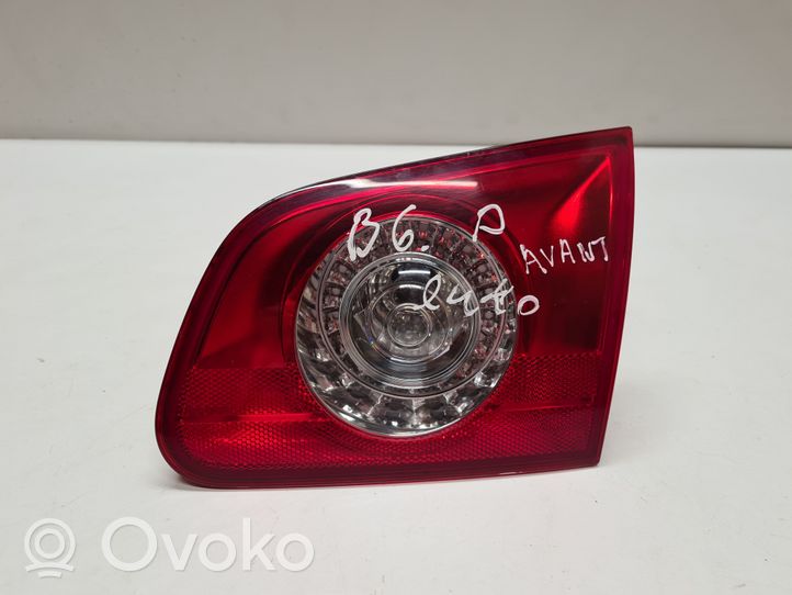 Volkswagen PASSAT B6 Lampy tylnej klapy bagażnika 3C9945094