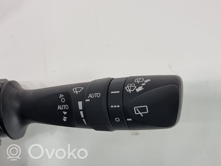 Toyota Auris E180 Pyyhkimen/suuntavilkun vipukytkin 17F852