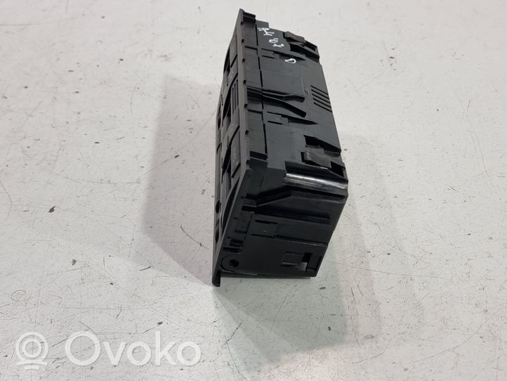 Audi A4 S4 B7 8E 8H Gaisa kondicioniera / klimata kontroles / salona apsildes vadības bloks (salonā) 8E0820043BM