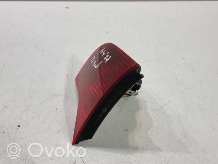 Audi A4 S4 B7 8E 8H Lampy tylnej klapy bagażnika 8E5945094