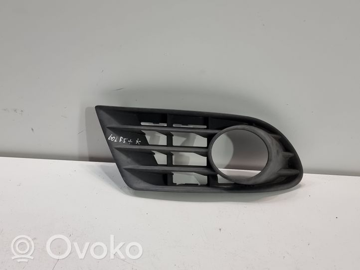 Volkswagen Golf Plus Priešrūkinio žibinto apdaila/ grotelės 5M0853665C