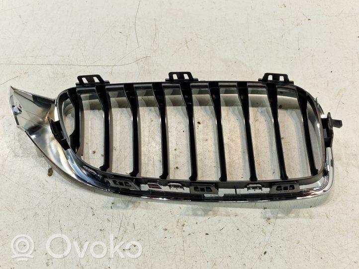 BMW 4 F32 F33 Griglia superiore del radiatore paraurti anteriore 7294817