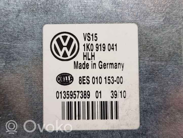 Volkswagen Golf VI Jännitteenmuunnin/muuntimen moduuli 8ES01015300