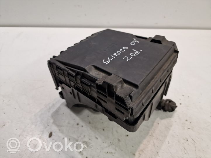 Volkswagen Scirocco Boîte à fusibles 1K0937629A