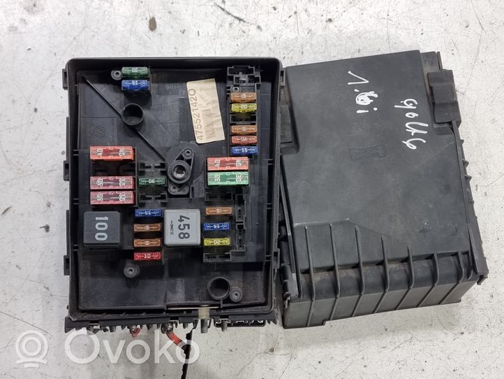 Volkswagen Golf VI Fuse box set 01718130