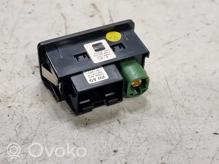 Seat Leon (5F) Connecteur/prise USB 5Q0035736