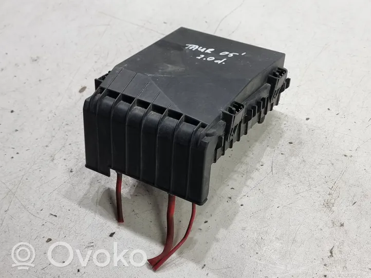 Volkswagen Touran I Module de fusibles 1K0937124