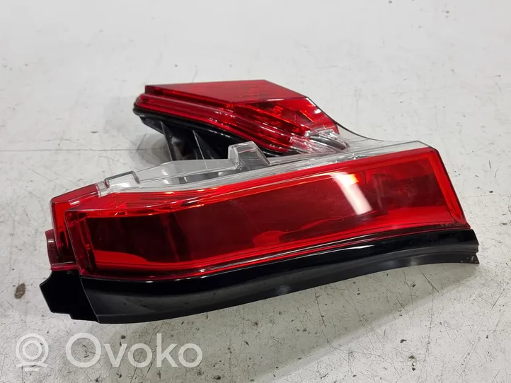 Toyota C-HR Lampy tylnej klapy bagażnika 81590F4010