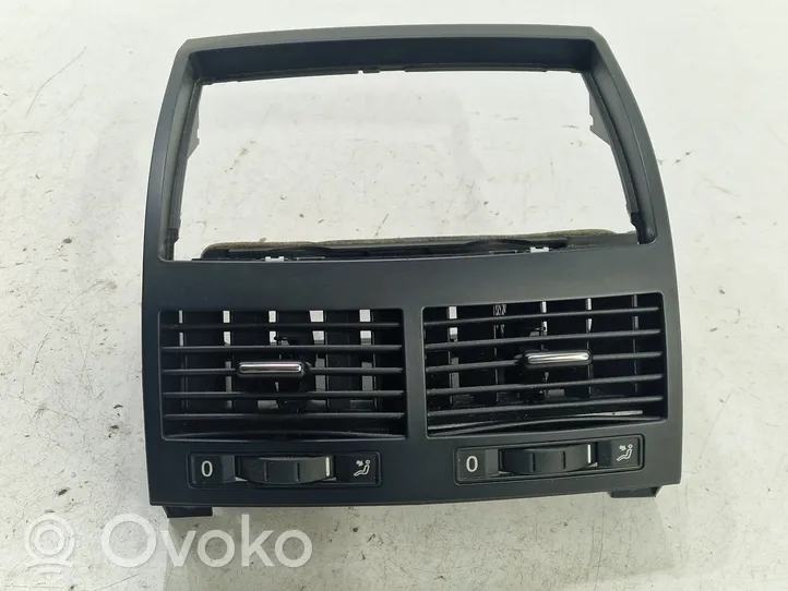 Volkswagen Touareg I Centrālais gaisa ventilācijas režģis 7L6819727