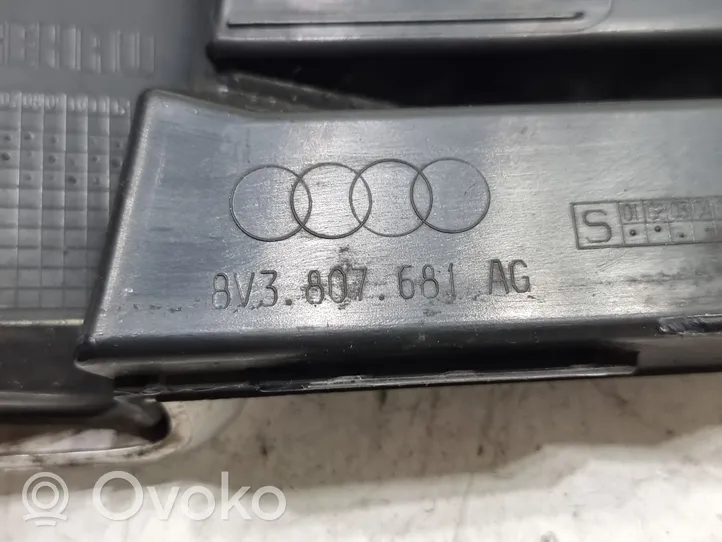 Audi A3 S3 8V Etupuskurin alempi jäähdytinsäleikkö 8V3807681AG