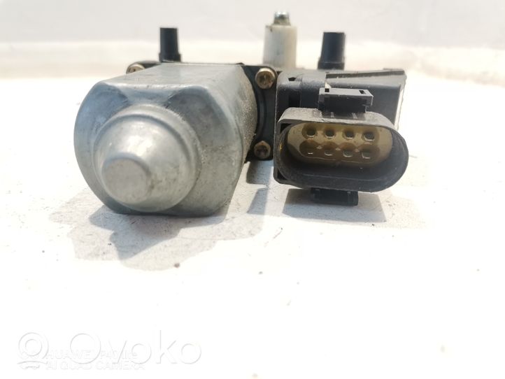 Audi A4 S4 B5 8D Fensterhebermotor Tür hinten 0536001401