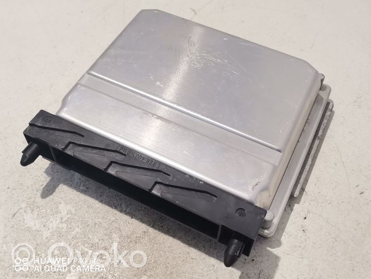 Volvo S80 Variklio valdymo blokas 0281011441