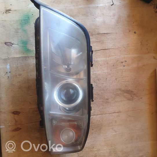 Audi A6 S6 C5 4B Lampa przednia 15592300