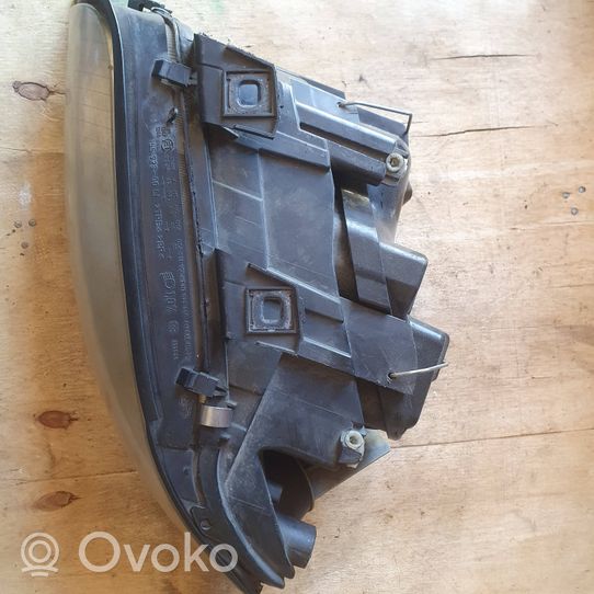 Audi A6 S6 C5 4B Lampa przednia 15592300