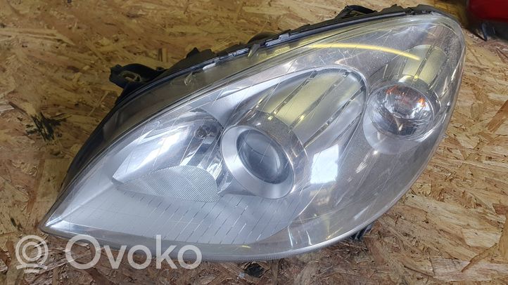 Mercedes-Benz B W246 W242 Faro delantero/faro principal A1698207761