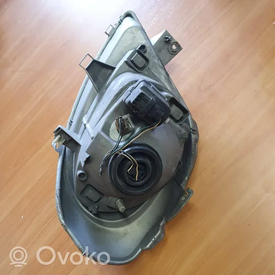 Renault Trafic II (X83) Lampa przednia 7700311372