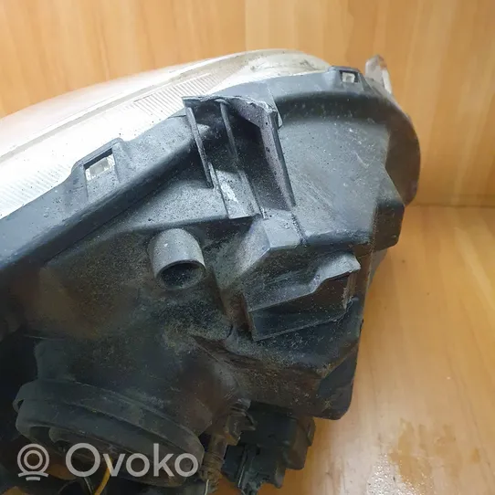 Toyota Yaris Передняя фара 811100D120