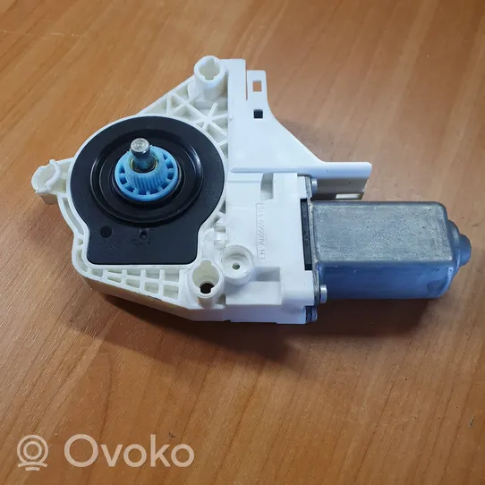 Audi A1 Priekinis varikliukas langų pakėlėjo 8K0959802C