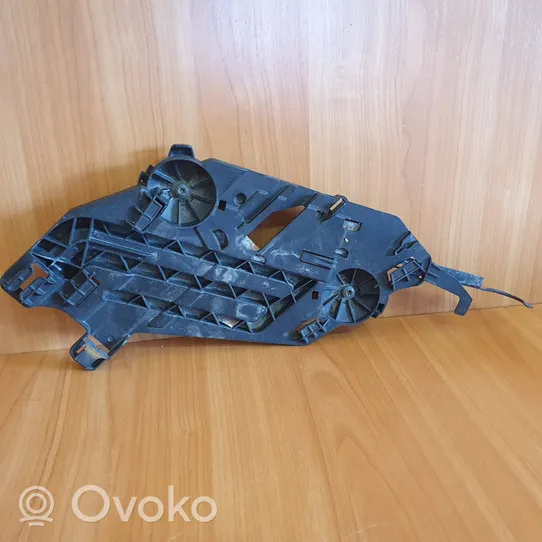 Skoda Octavia Mk2 (1Z) Staffa faro/fanale LI17035201