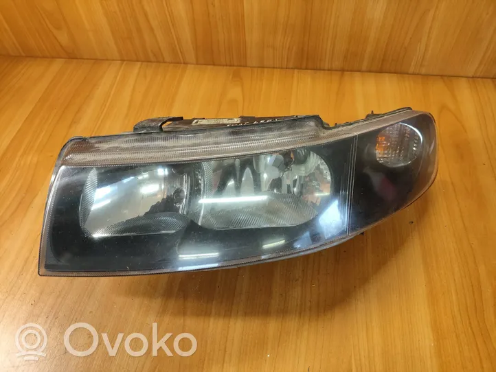 Seat Leon (1M) Lampa przednia 1M1941001D