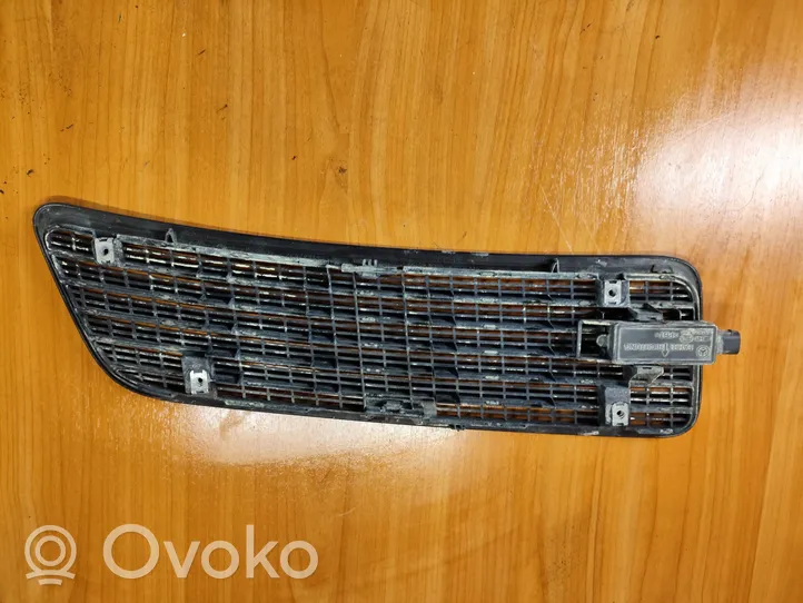 Mercedes-Benz S W221 Kratka wlotu powietrza na maskę 2218800305