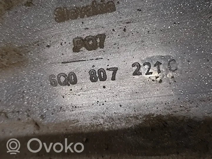Volkswagen Polo IV 9N3 Zderzak przedni 6Q0807221C
