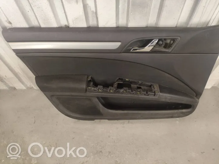 Skoda Superb B6 (3T) Front door card panel trim 