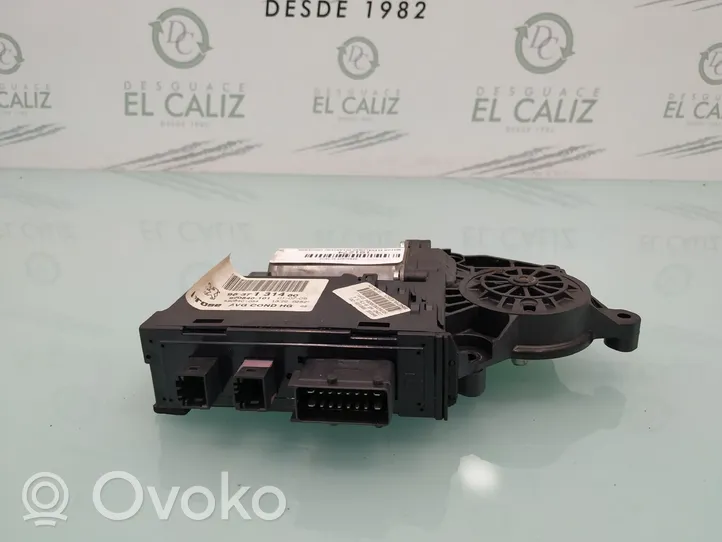 Peugeot 307 Moteur de lève-vitre de porte avant 9637131480