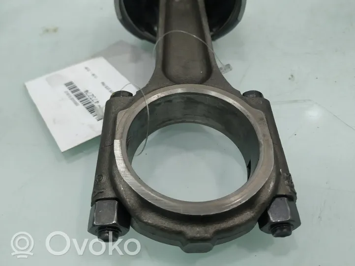 Citroen C4 I Tłok z korbowodem 085190