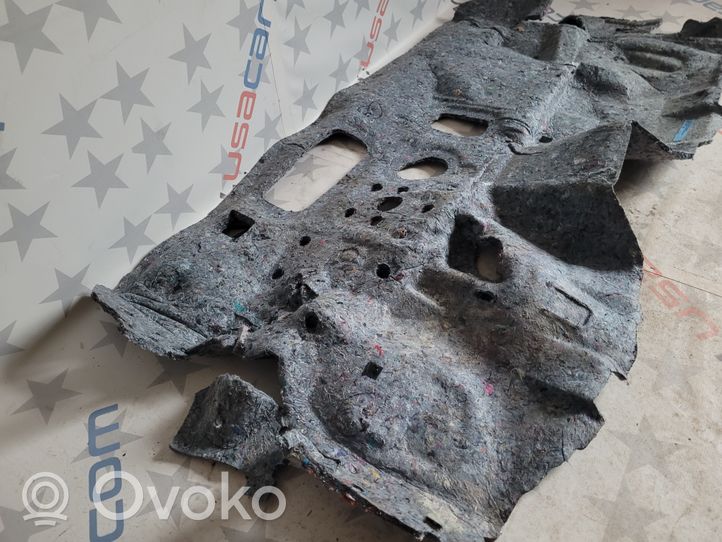 Nissan Rogue Wygłuszanie pod deską rozdzielczą 679004BA0A