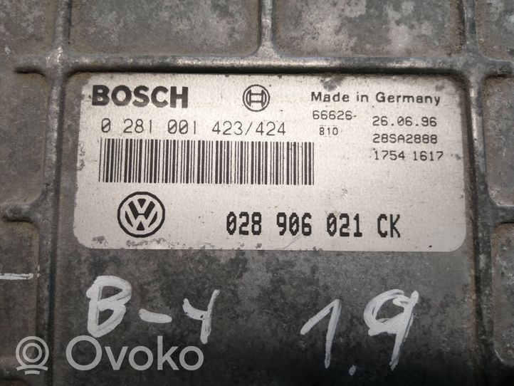 Volkswagen PASSAT B4 Calculateur moteur ECU 028906021CK