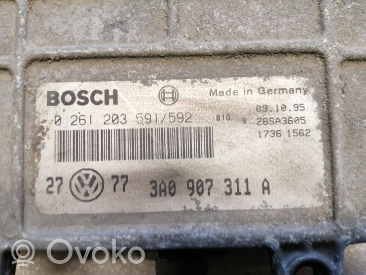Volkswagen PASSAT B4 Moottorin ohjainlaite/moduuli 3A0907311A