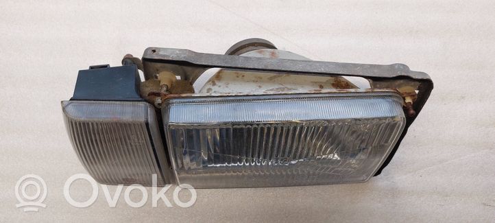 Volkswagen Santana Lampa przednia 325941106