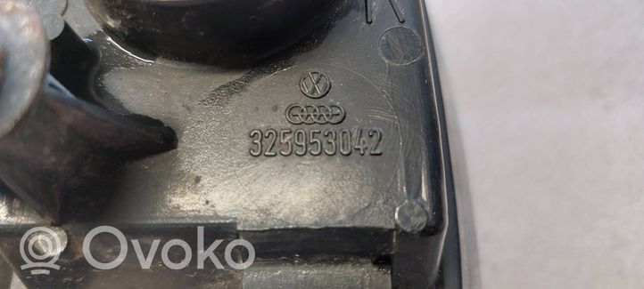 Volkswagen Santana Lampa przednia 325941106