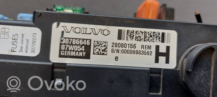 Volvo XC90 Ramka / Moduł bezpieczników 30786646