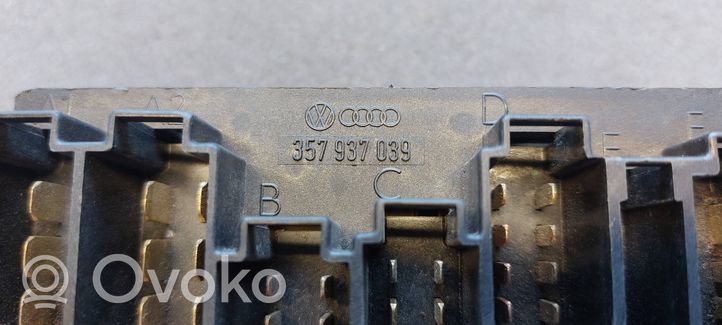 Ford Galaxy Skrzynka bezpieczników / Komplet 357937039