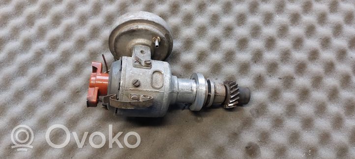 Volkswagen Scirocco Spark distributor 055905205P