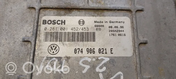 Volkswagen II LT Calculateur moteur ECU 074906021E