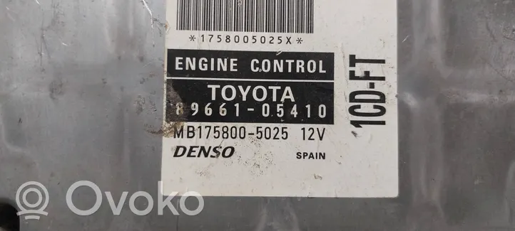 Toyota Avensis T220 Variklio valdymo blokas 8966105410