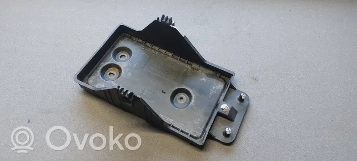 Mazda 3 III Boîte de batterie KE7056041