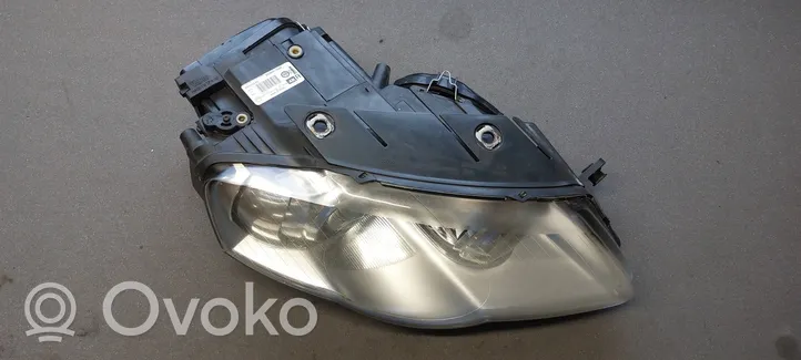 Volkswagen PASSAT B6 Lampa przednia 3C0941752K