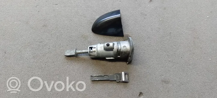 Volkswagen PASSAT B6 Front door lock (next to the handle) 3C0837167B