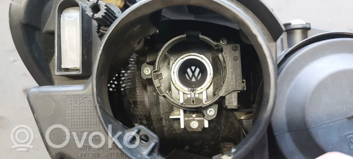 Volkswagen Scirocco Lampa przednia 1K8941005D