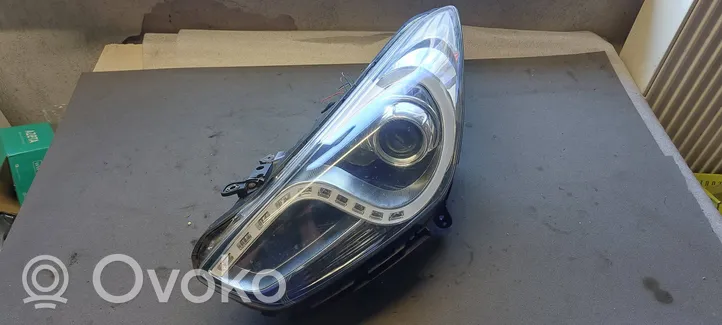 Hyundai i40 Lampa przednia 921013Z090