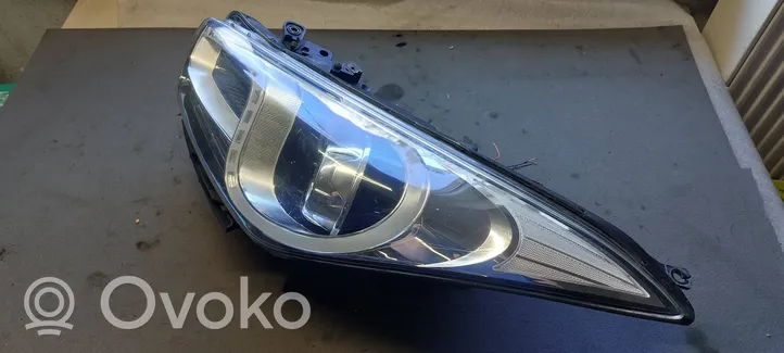 Hyundai i40 Lampa przednia 921013Z090