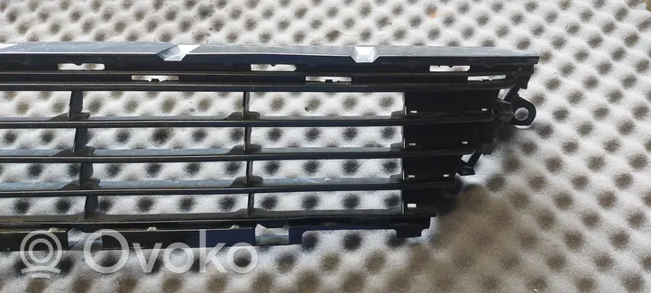 Toyota Auris E180 Grille inférieure de pare-chocs avant 5311202670