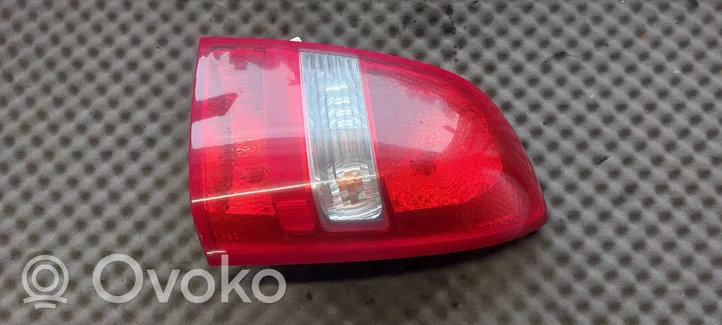 Nissan Primera Luz trasera/de freno 89025237